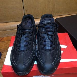 Black Air Max men size 11